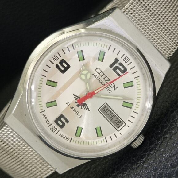 Vintage 1985 Citizen Automatic Mens Silver Watch W/daydate & Black accents - Picture 1 of 9